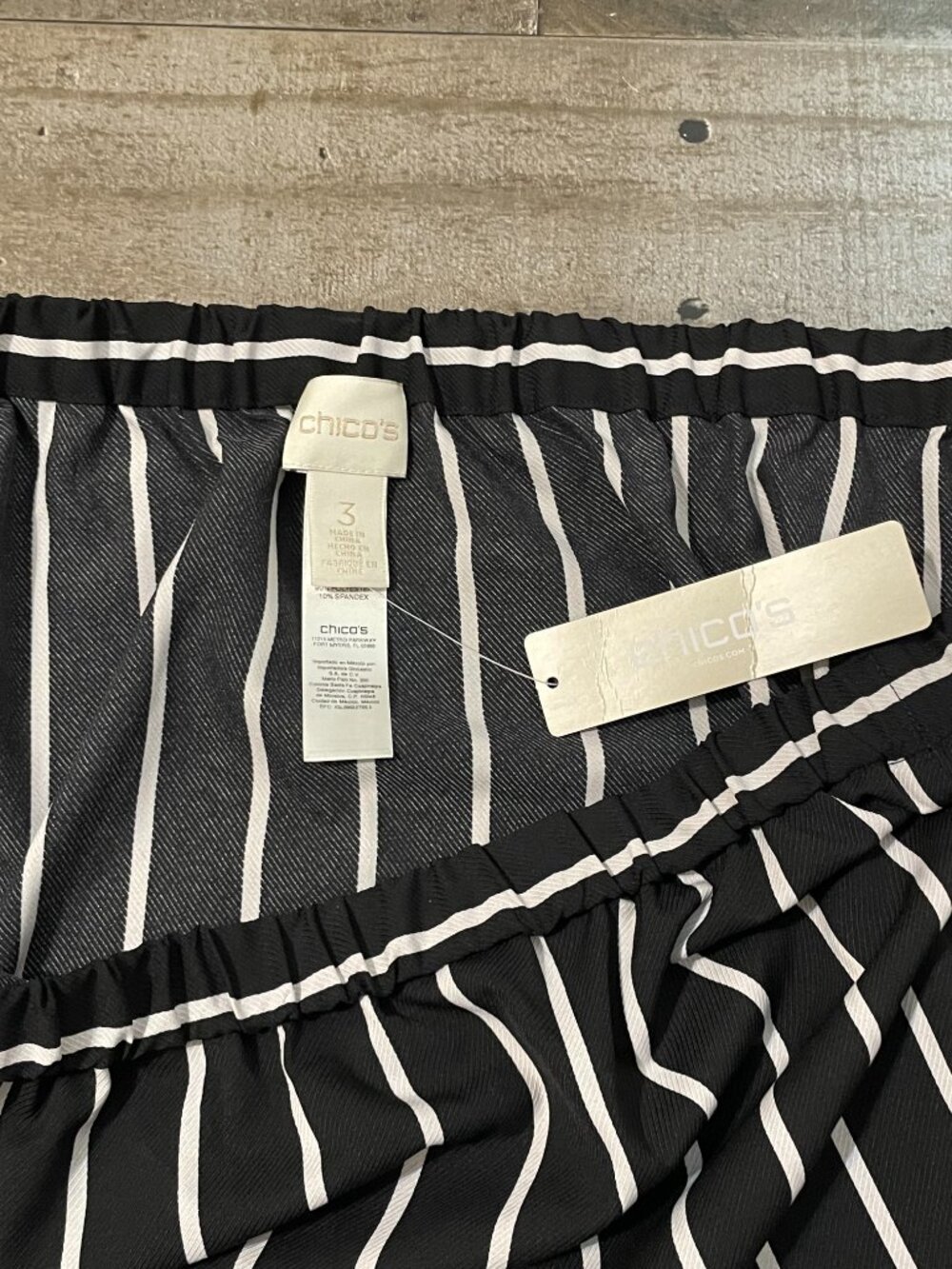 Women’s Chico’s Urban Stripe Off Shoulder Top Black White NWT Size 3 / XL - Picture 10 of 12